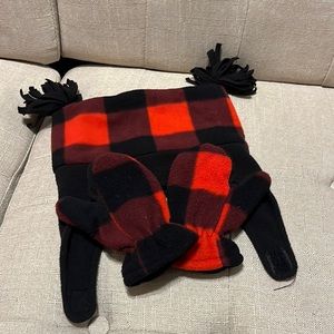 Toddler hat/mittens set by jumping beans